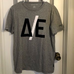 Gray American Eagle tee shirt